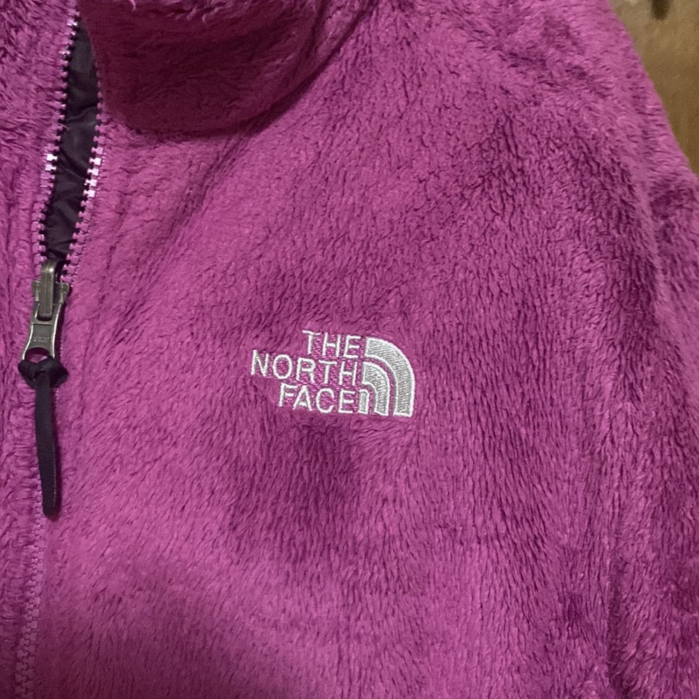 Brand: The North Face
Size: Large
Color: fucsia - Picture 2 of 3
